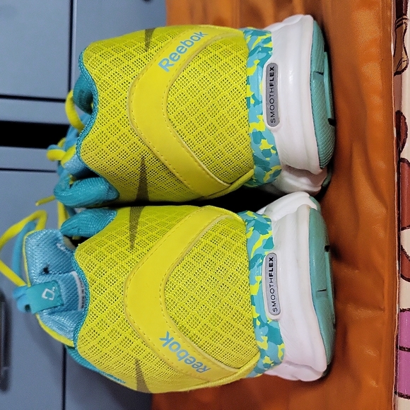 SALE💖Reebok SmoothFlex size 8 - Picture 4 of 6